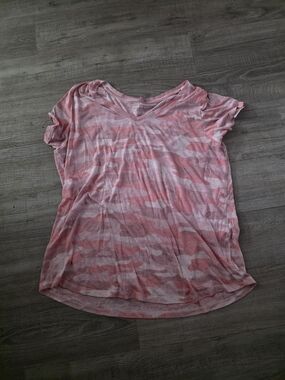 Lucky Brand Pink Camo Short Sleeve V-Neck Top